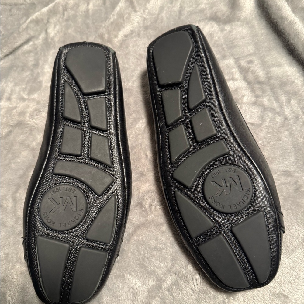 MICHAEL KORS Black Flats with Silver Logo size 6.5 U.S - Picture 6 of 6